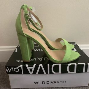 BRAND NEW green heel